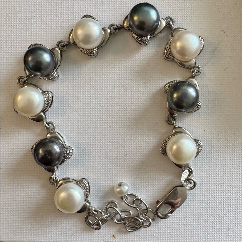Sterling Silver Black and White Pearl Bracelet